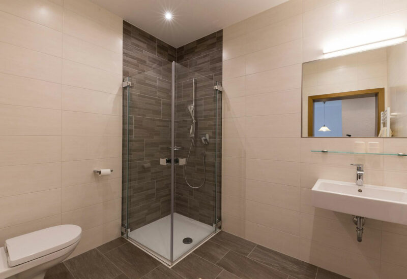 Riederhof-Dreizimmerwohnung-Bad-1 Riederhof-Dreizimmerwohnung-Bad-1