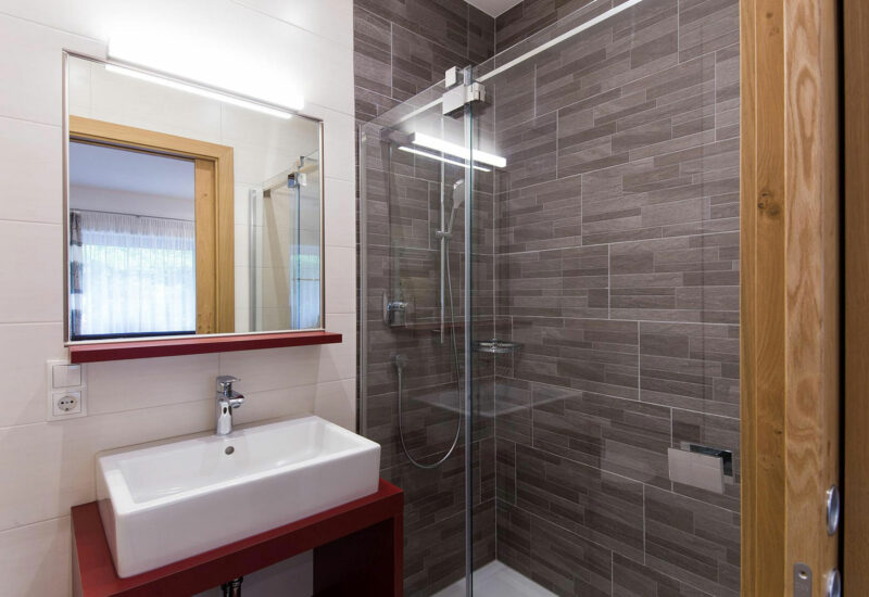 Riederhof-Dreizimmerwohnung-Bad-2 Riederhof-Dreizimmerwohnung-Bad-2