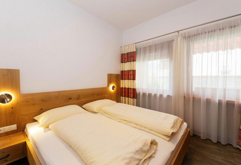 Riederhof-Dreizimmerwohnung-Zimmer-1 Riederhof-Dreizimmerwohnung-Zimmer-1