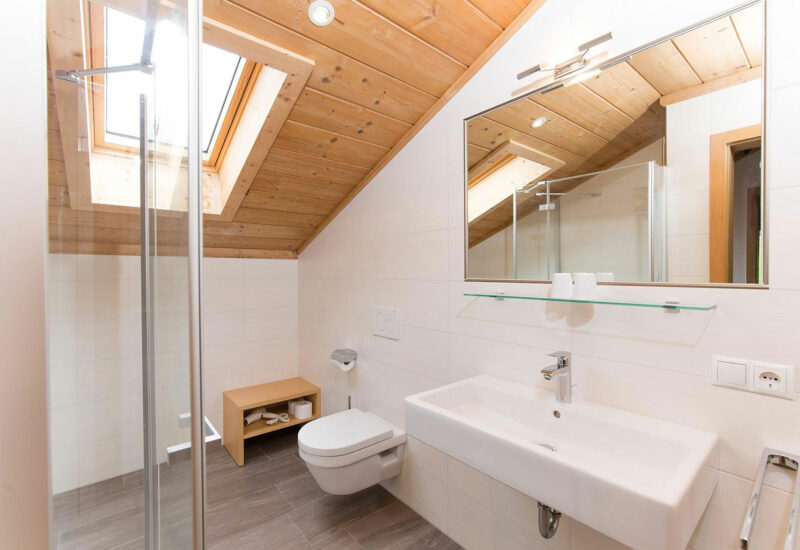 Riederhof-Zweizimmerwohnung-Bad-1 Riederhof-Zweizimmerwohnung-Bad-1